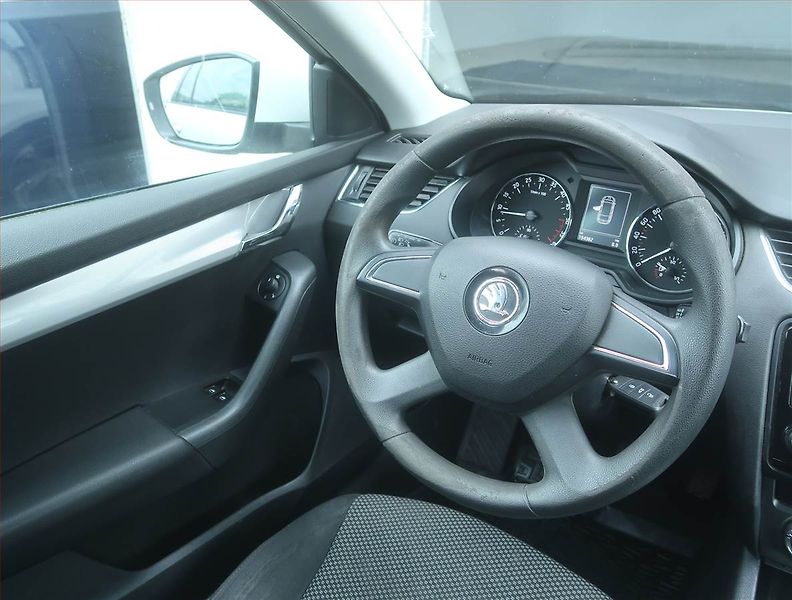 Škoda Octavia (2015) Ambition Plus 1.6 TDI 4x4 - fotka 7 z 15