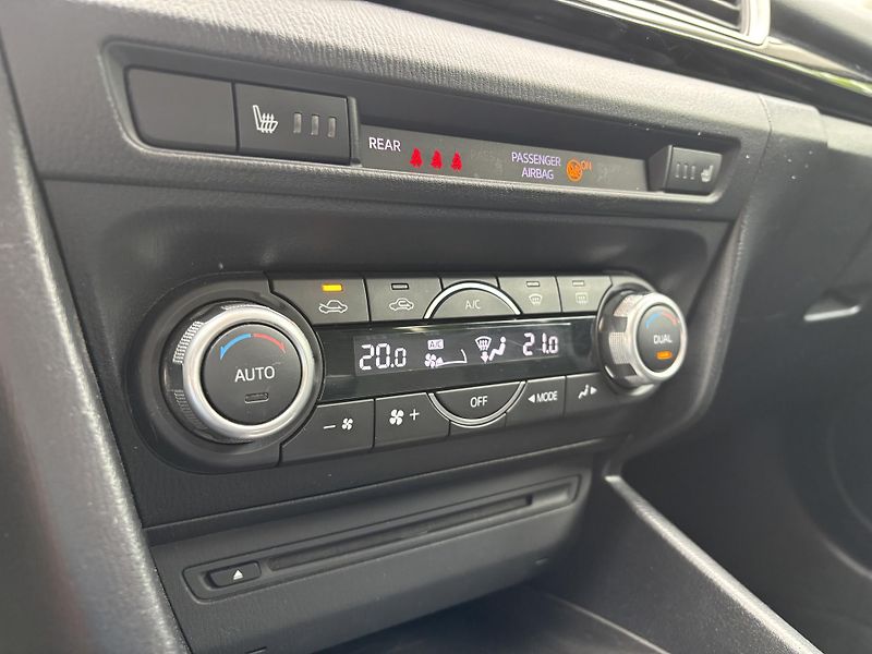 Mazda 3 2.0 Center-Line - fotka 27 z 28
