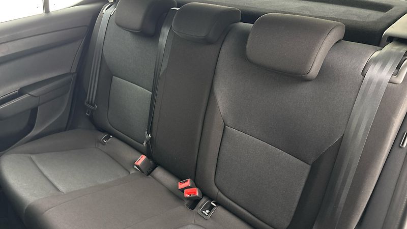 Škoda Fabia 1.0 TSI Active - fotka 16 z 23