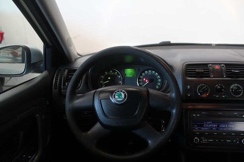 Škoda Fabia (2011) 1.2TSI 63kW Klima  - fotka 26 z 27