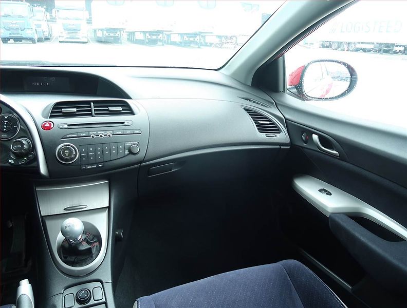 Honda Civic (2009) 1.8 i - fotka 8 z 17