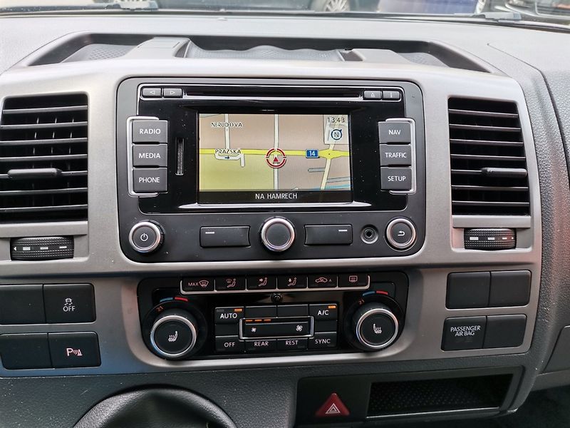 Volkswagen Multivan (2014) 2.0TDi 103kw 7m. NAVI PDC TZ - fotka 24 z 30