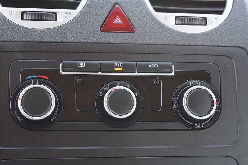 Volkswagen Caddy 1,6 TDI 77KW BEZ KOROZE - fotka 40 z 48