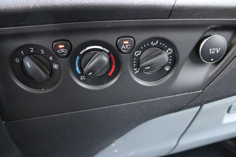 Ford Transit Custom 2.2TDCI 74kW 8 MÍST - fotka 36 z 50