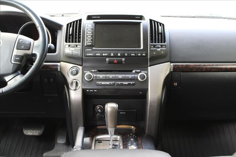 Toyota Land Cruiser 200 4.5 D-4D V8 / CZ - fotka 25 z 38