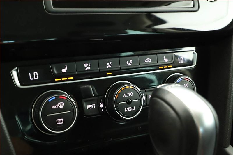 Volkswagen Passat (2015) 1.4 TSI, Automat, Kůže, Navi - fotka 12 z 18