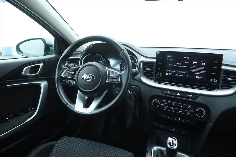 Kia Ceed (2021) Silver 1.0 T-GDI, Serv.kniha - fotka 7 z 20