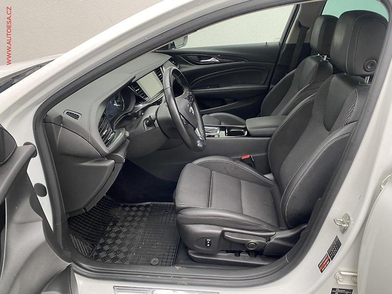 Opel Insignia (2018) 2.0 T 4x4, 2.maj,ČR - fotka 11 z 19