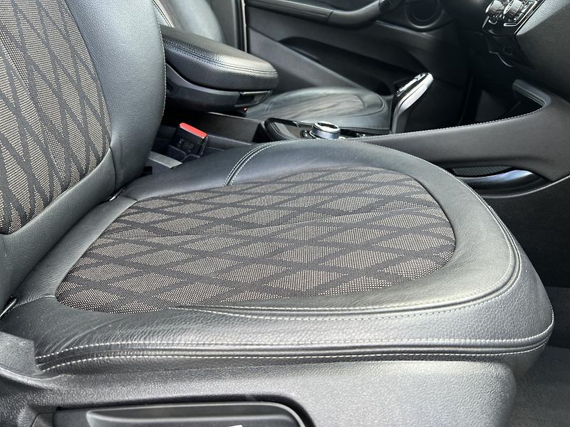 BMW X1 xDrive 20D AUTOMAT TEMPOMAT - fotka 39 z 47
