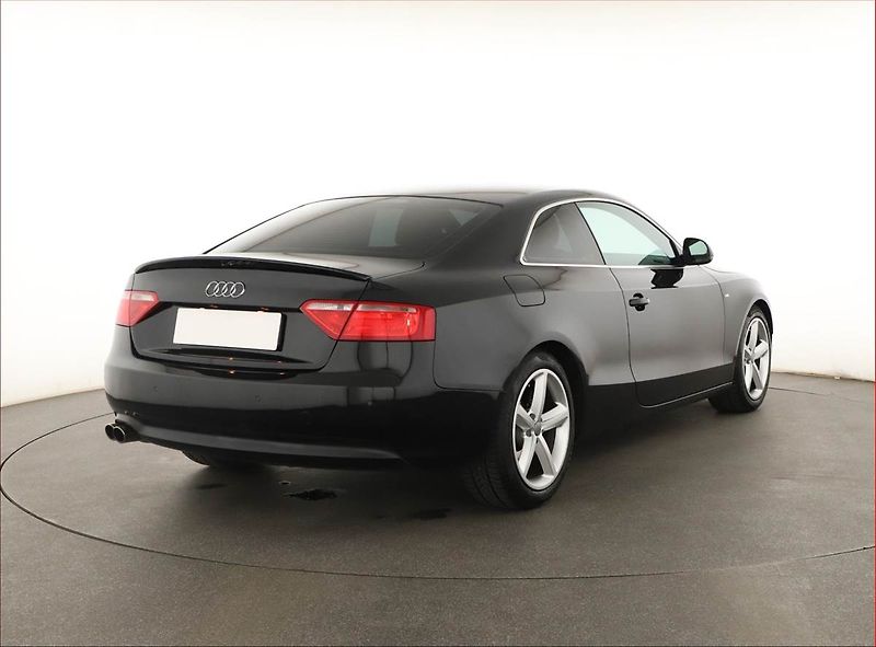 Audi A5 (2009) S-Line 2.0 TFSI, Xenony - fotka 5 z 14