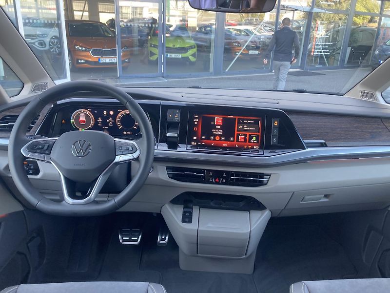 Volkswagen Multivan LONG 1,5TSI PHEV 4MOTION STYLE - fotka 5 z 24