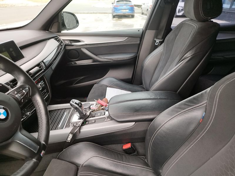 BMW X5 (2015) 4.0D,M-PACKETvolat 608 081 843 - fotka 9 z 16