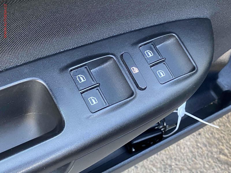 Škoda Octavia (2013) 2.0 TDi, Ambiente, TZ - fotka 11 z 16