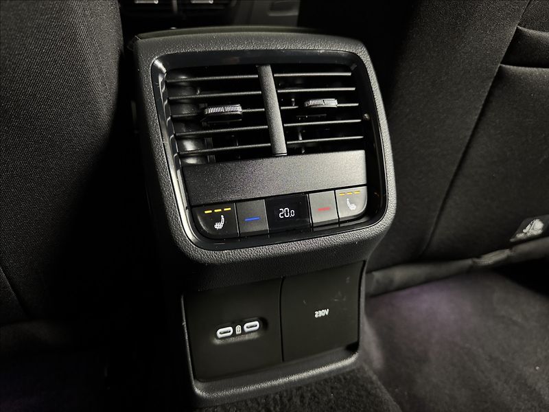 Škoda Octavia 2,0 TDi  DSG Tour Virtual LED - fotka 16 z 44