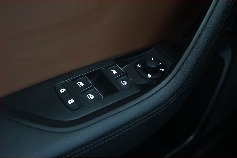 Škoda Superb (2023) Laurin&Klement 2.0 TDI - fotka 17 z 21