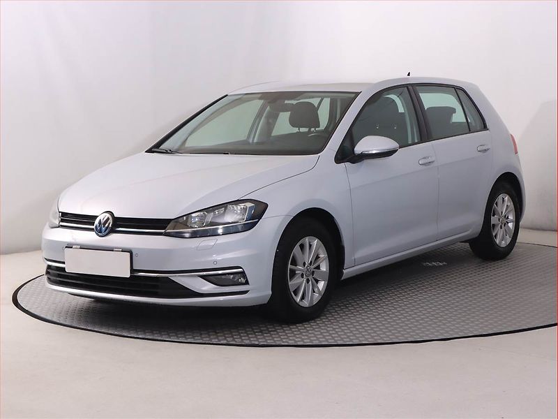 Volkswagen Golf (2018) 1.0 TSI, Tempomat - fotka 2 z 19