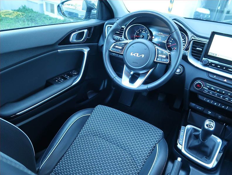 Kia Ceed (2025) 1.5 T-GDI - fotka 7 z 16