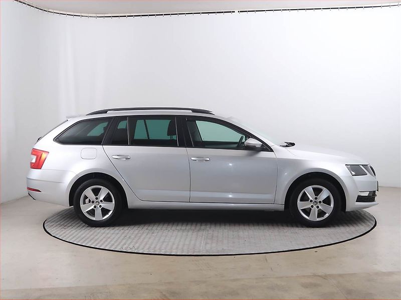 Škoda Octavia (2017) Ambition 1.4 TSI, Tempomat - fotka 6 z 16
