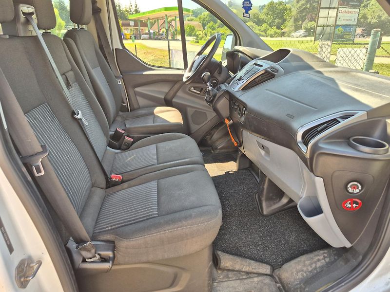 Ford Transit Custom (2014) 2.2 Tdci 9 míst  - fotka 17 z 22