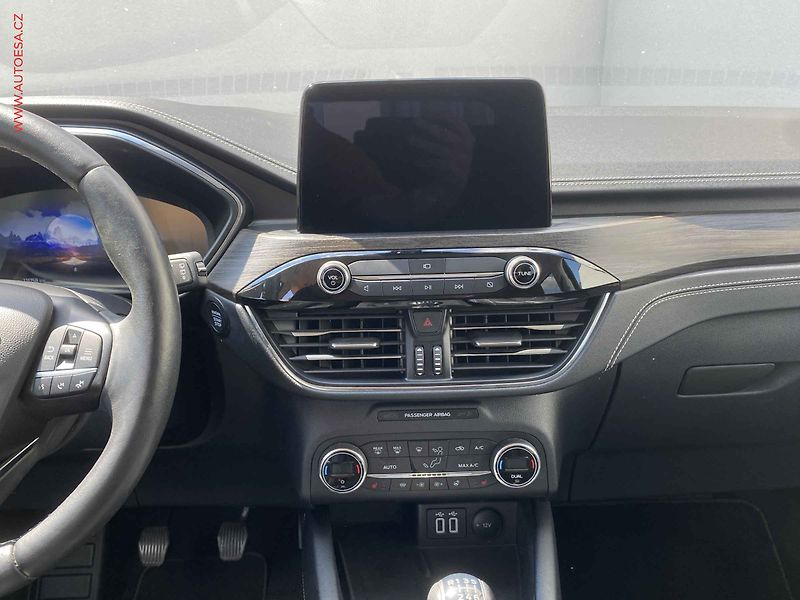 Ford Kuga (2021) 2.0 TDCi, Vignale, LED, navi - fotka 12 z 18
