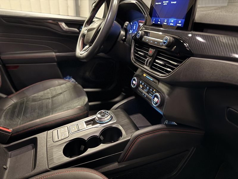 Ford Kuga (2022) 2.5 HYBRID, 4x4,ST-LINE, - fotka 27 z 50