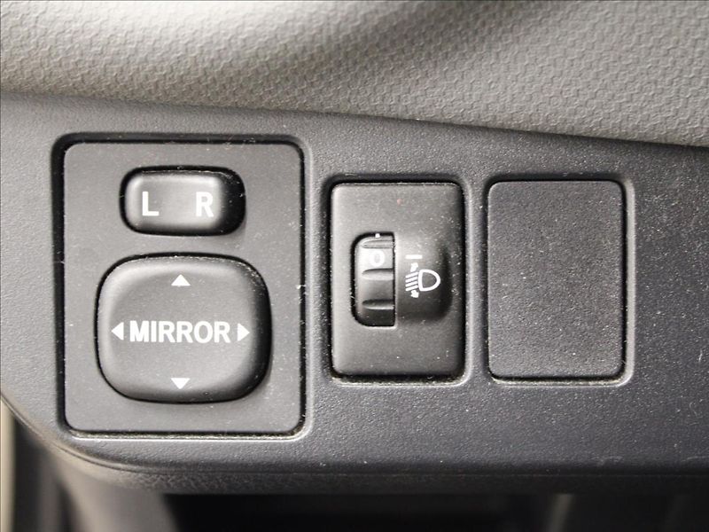 Toyota Yaris 1,5 i Hybrid Comfort At. - fotka 16 z 31