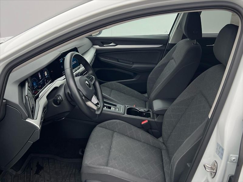 Volkswagen Golf Variant 1,5 eTSi 110kW 7DSG LIFE  8 - fotka 11 z 24