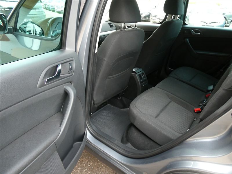 Škoda Yeti 1,8 TSI 118 kW Experience 4x4 - fotka 18 z 49