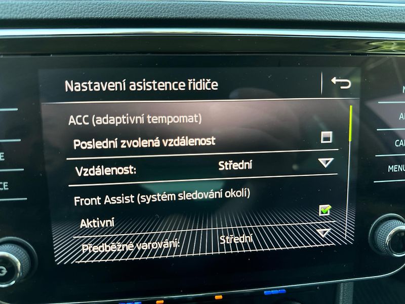 Škoda Superb Combi Grt L&K TD 140/2.0 A7A 4 - fotka 22 z 27