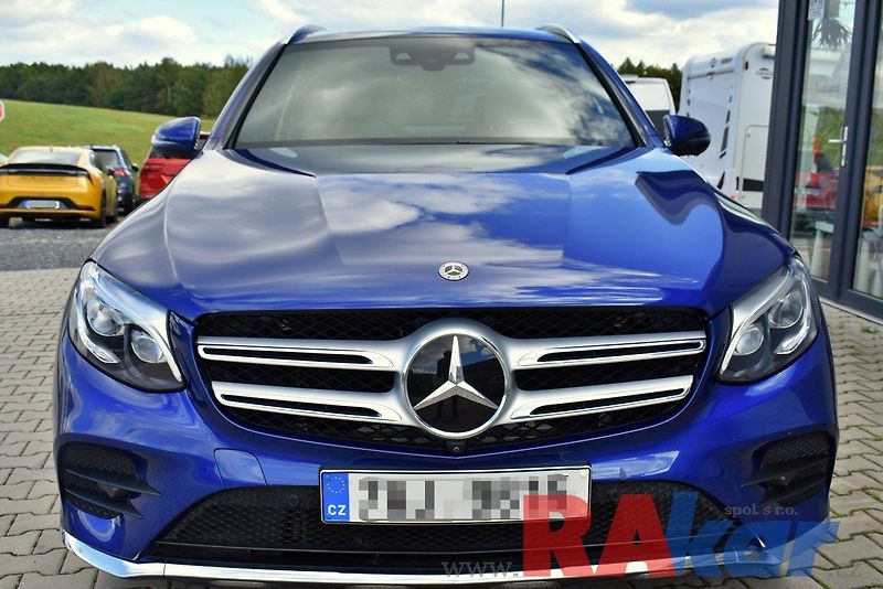 Mercedes-Benz GLC 250d 4Matic, 360°/PANO/AMG - fotka 32 z 34