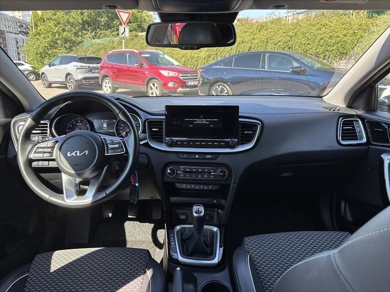 Kia XCeed 1,5 TGDi 118kW TOP ZÁRUKA KŮŽE - fotka 9 z 42