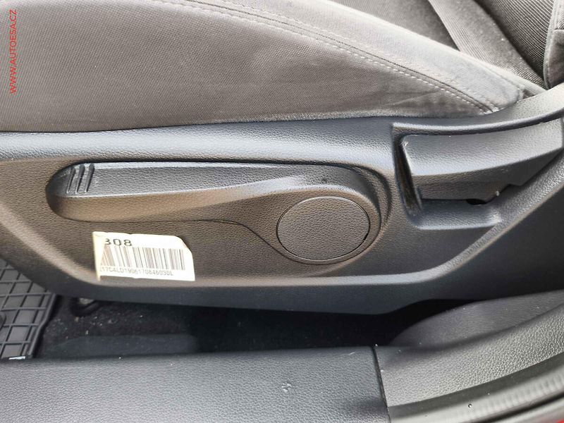 SsangYong Tivoli (2020) 1.5 TGDi, Kamera - fotka 14 z 18