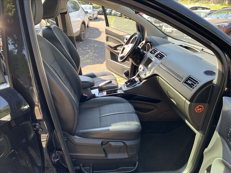 Ford Kuga 2,0 TDCI 4x4 - fotka 17 z 21