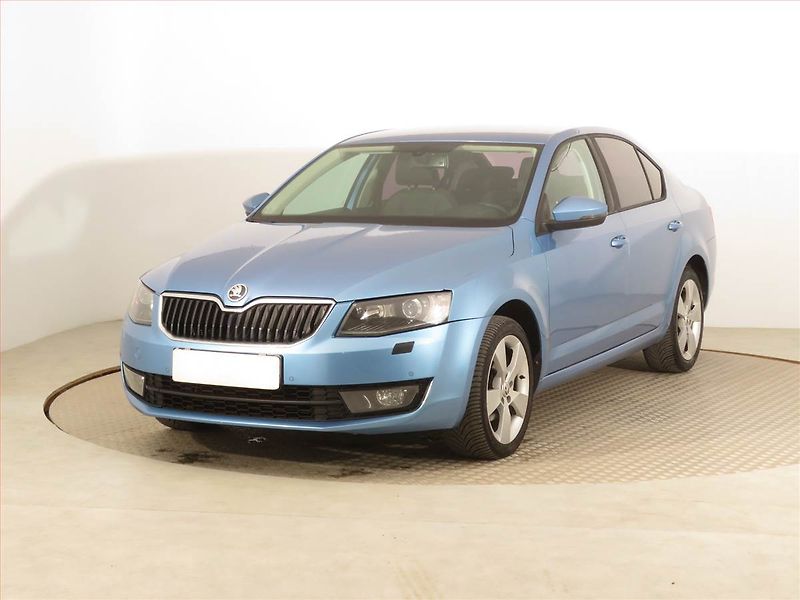 Škoda Octavia (2013) 2.0 TDI, Automat, Xenony - fotka 2 z 15