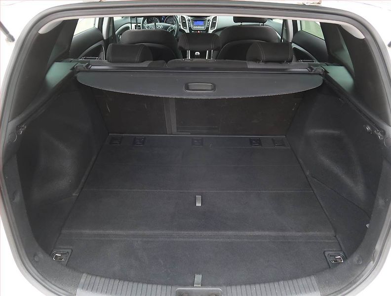 Hyundai i30 (2016) 1.6 MPI, Tempomat - fotka 13 z 16