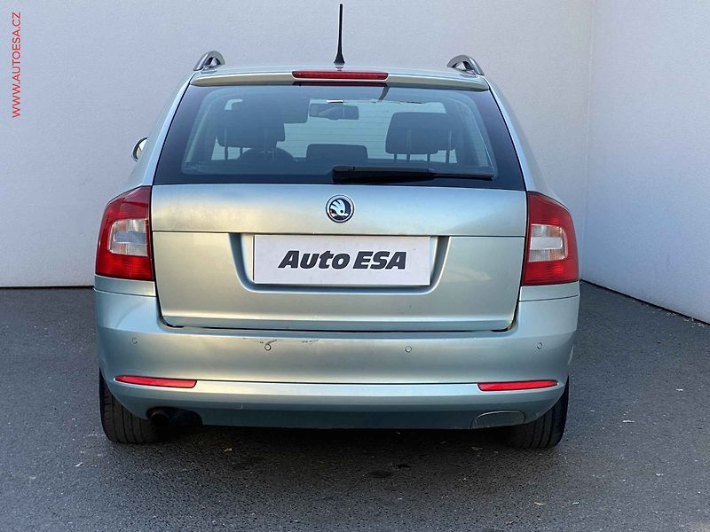 Škoda Octavia (2011) 1.6 TDi, ČR, Park.čidla - fotka 5 z 16
