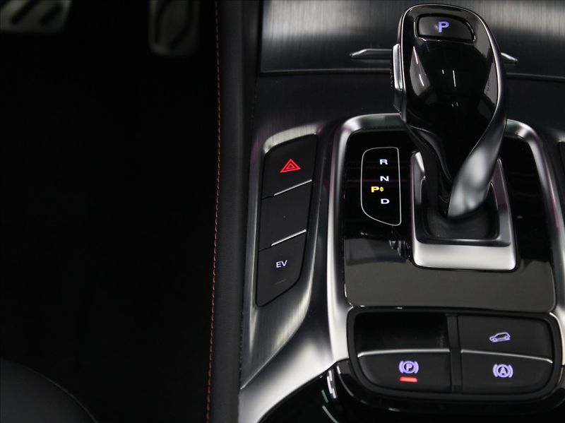 MG EHS 1,5 PHEV 190kW Exclusive PANO - fotka 18 z 28