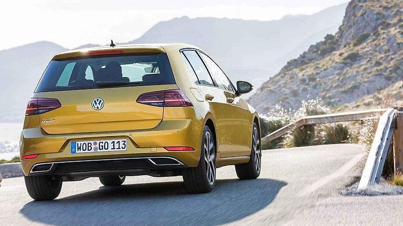Porovnání prvního a posledního Volkswagenu Golf.