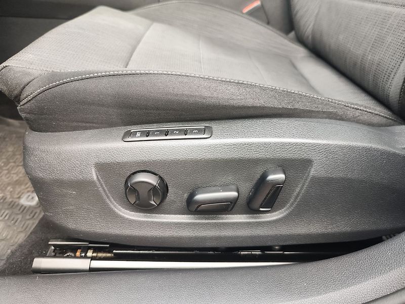 Škoda Superb 2.0 TDI/110kW Ambition Plus DS - fotka 32 z 33