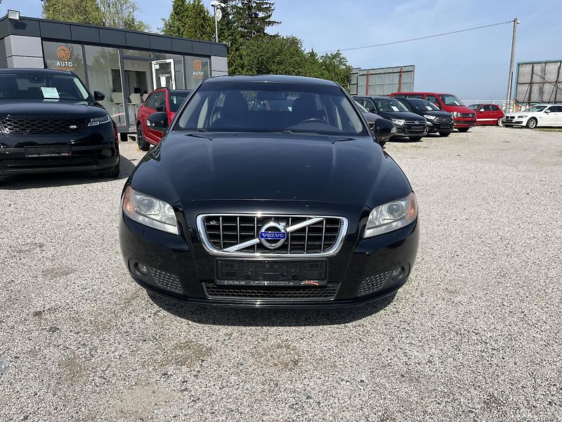 Volvo V70 (2009) 2.4D5 151KW REZERVACE! - fotka 2 z 21