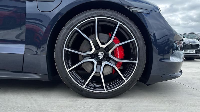 Porsche Taycan 4S - fotka 10 z 25