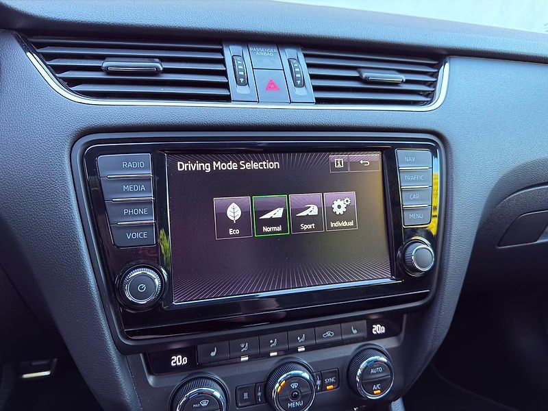 Škoda Octavia 2.0 TDi RS DSG, Pano, Memory - fotka 24 z 34