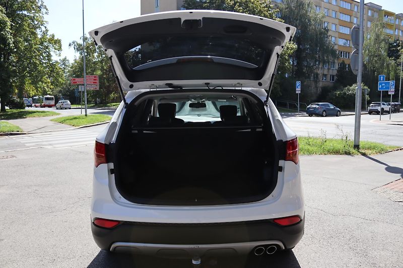 Hyundai Santa Fe Santa Fe 2.2 CRDi 4x4 ČR 1.MAJ - fotka 45 z 59