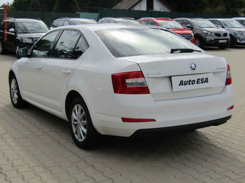 Škoda Octavia (2016) 1.6 TDi, AC, výhřev sed - fotka 6 z 17