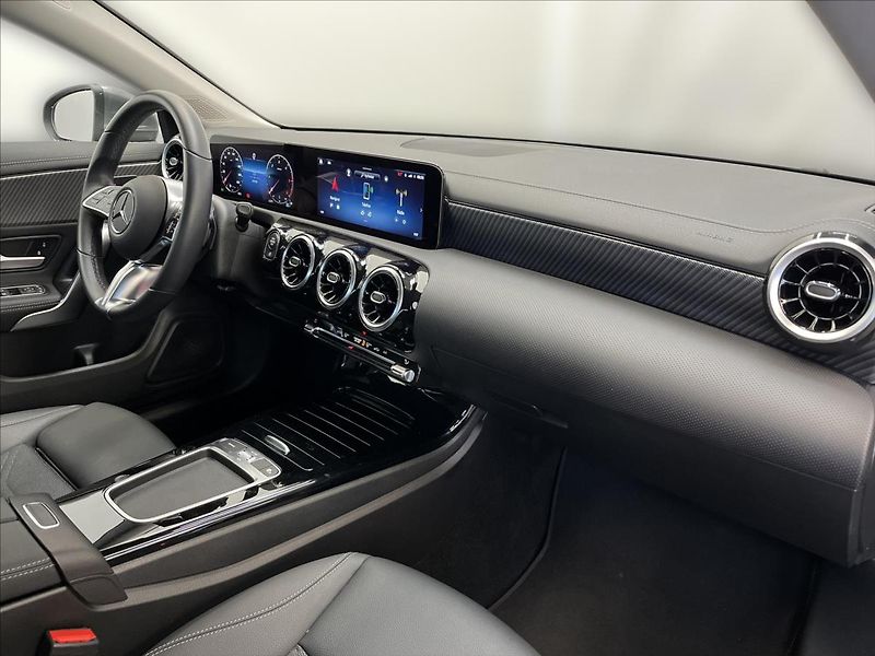 Mercedes-Benz CLA 180 d Shooting Brake Progressi - fotka 14 z 21