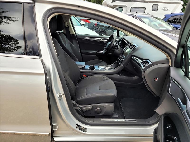 Ford Mondeo 2,0 DA,Limited,xenon,navi,výhř - fotka 12 z 50