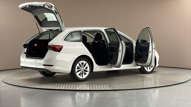 Škoda Octavia 2.0 TDI DSG Style Combi - fotka 6 z 26