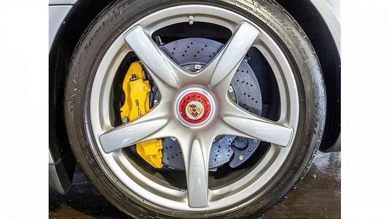 Porsche Carrera GT jako nové