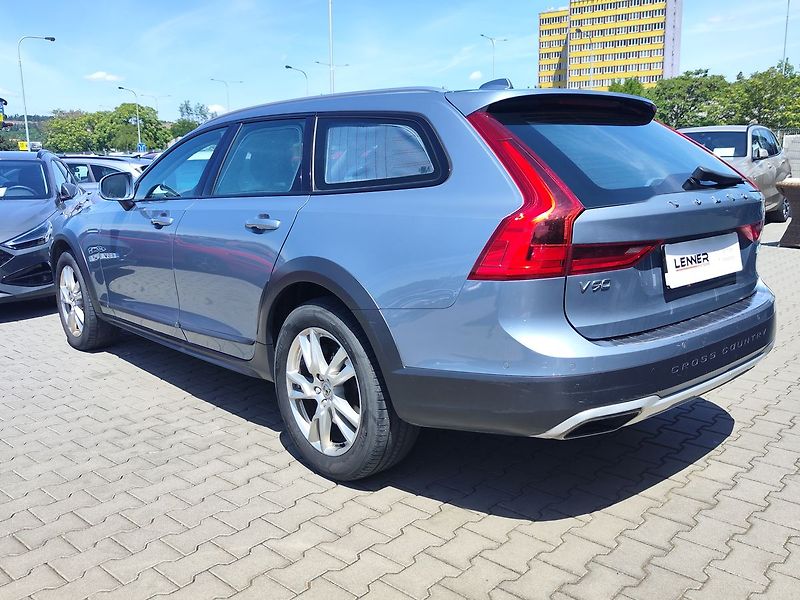 Volvo V90 D4 2.0/140kW Cross Country Mom - fotka 7 z 33