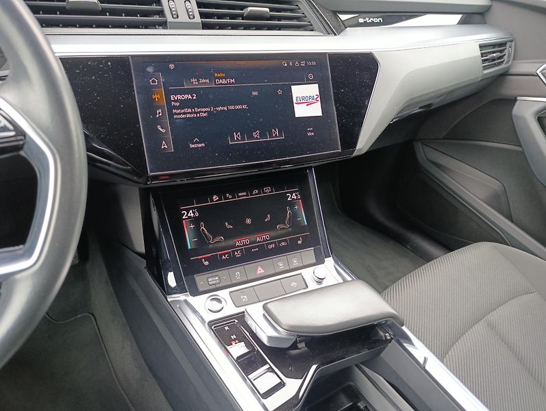 Audi e-tron 55 300kW QUATTRO S-LINE  - fotka 26 z 35